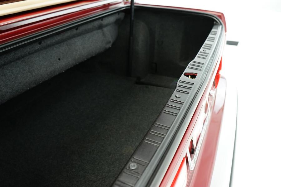 Багажник BMW 325i Convertible (Calypso Red) 1990 года  (фото 142 из 190)